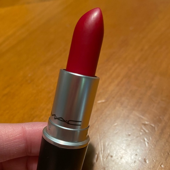 MAC Matte Lipstick Ruby Woo - Picture 6 of 16